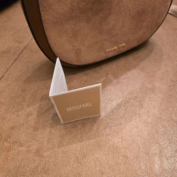 Michael Kors Brown Leather Preston Shoulder Bag NWOT - Picture 8 of 8